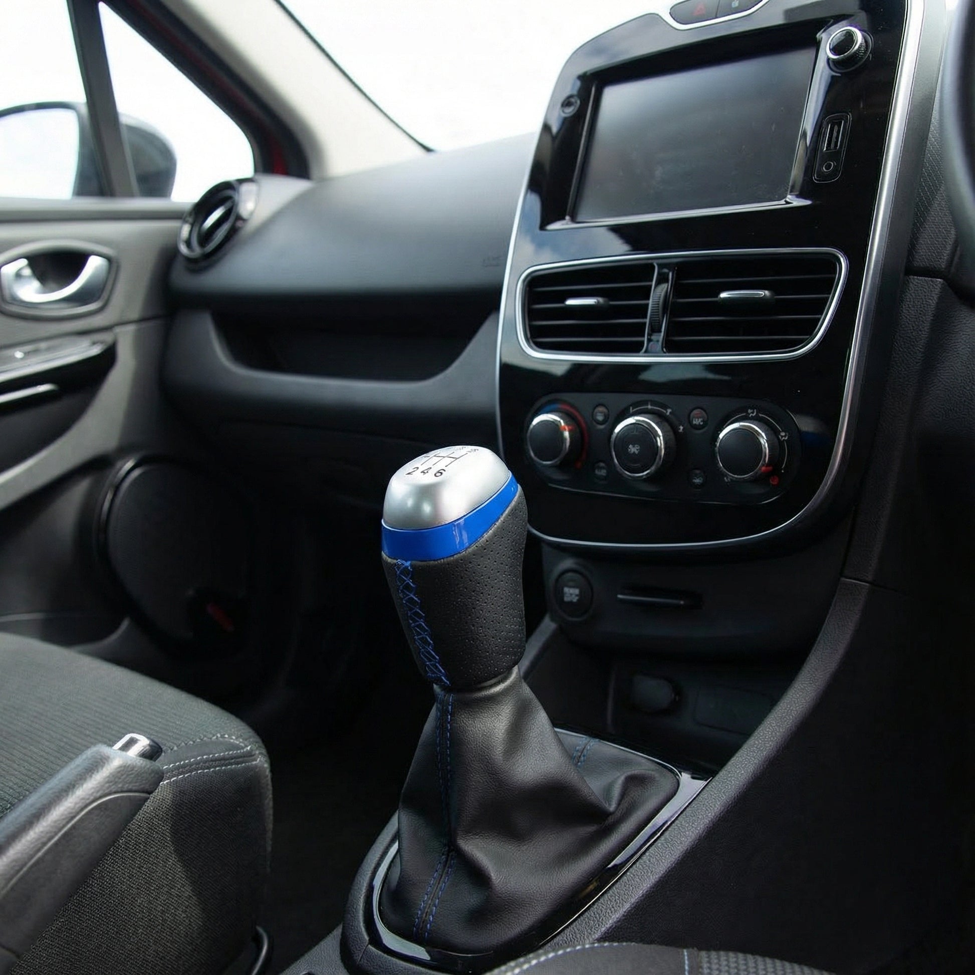 Pommeau de vitesse clio 4 - 6 vitesses - Couture bleu - en situation