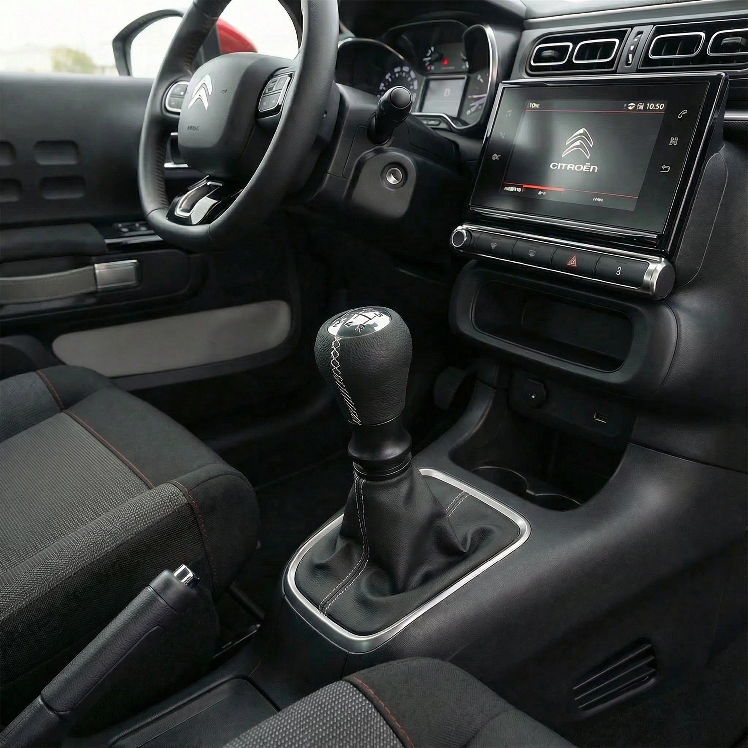 Pommeau vitesse Citroen C3 couture blanche sur le levier de vitesse