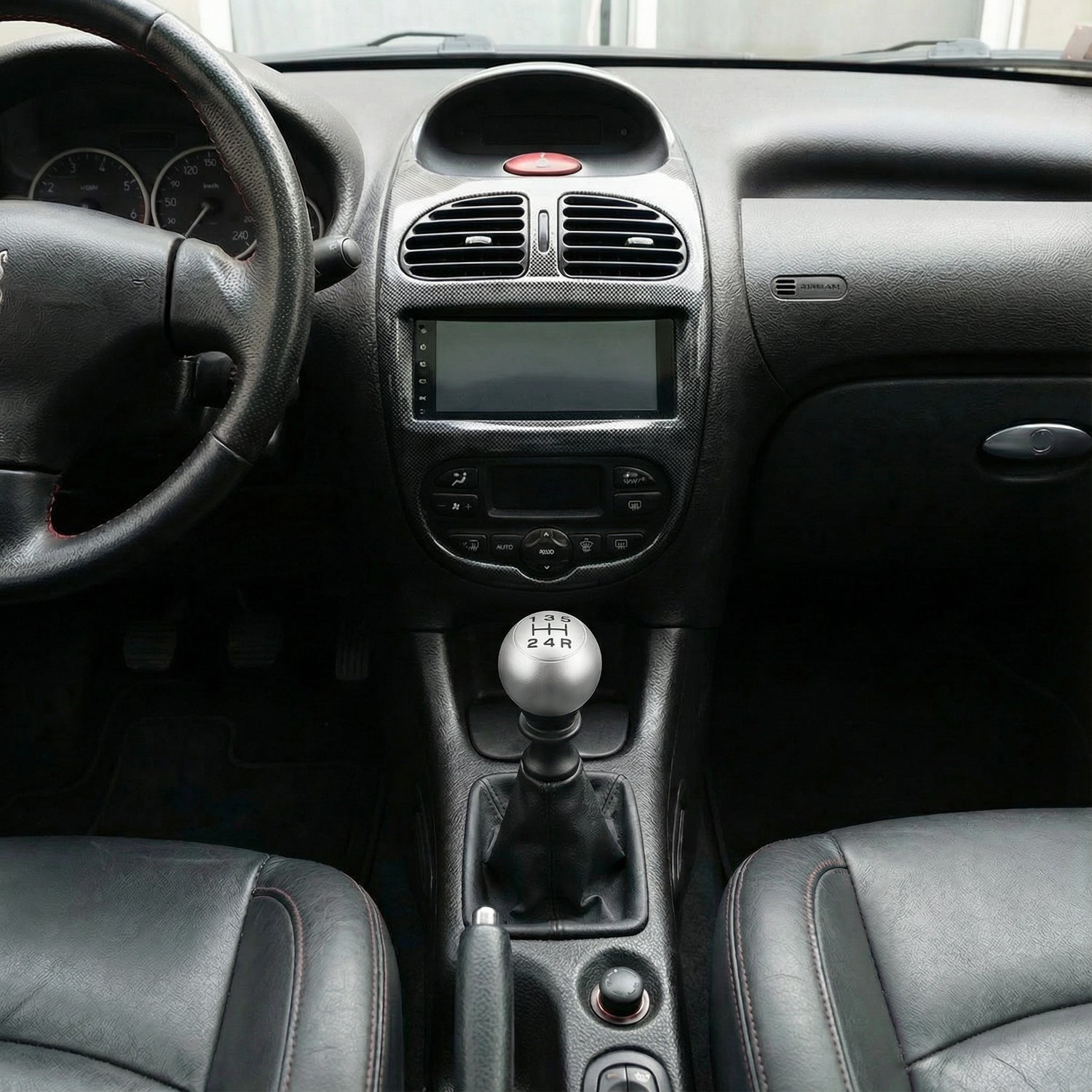 Pommeau de vitesse 206 - 5 vitesses - Noir & Mat - en situation