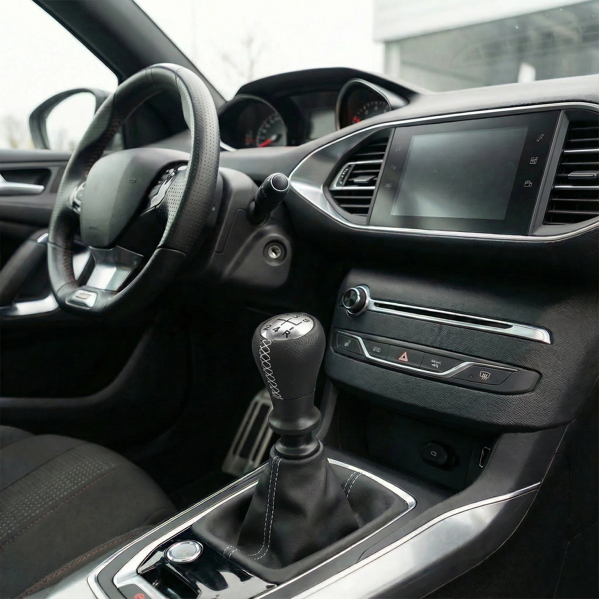 Pommeau de vitesse 308 - 5 vitesses - Noir & Blanc - en situation