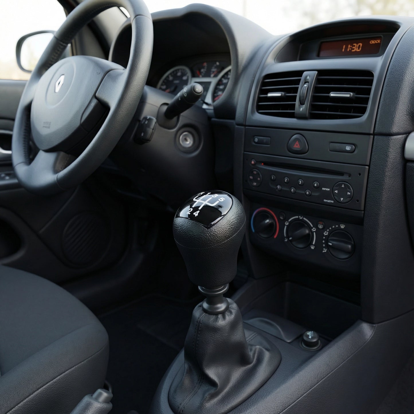 Pommeau de vitesse clio 2 - 5 vitesses - Noir brillant - dimensions et mesures