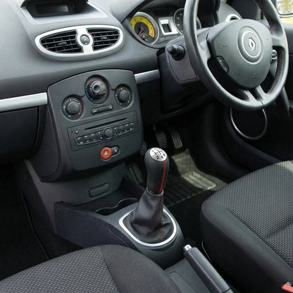 Pommeau de vitesse clio 3 - 5 vitesses - Couture rouge - en situation