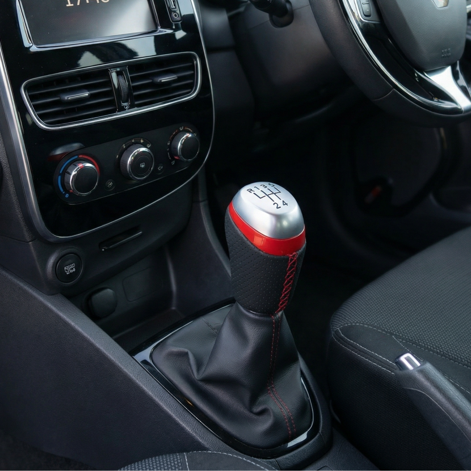 Pommeau vitesse clio 4 5 vitesse dans une voiture