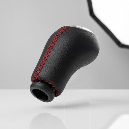 Pommeau de vitesse clio 3 - 5 vitesses - Couture rouge - vue arrière